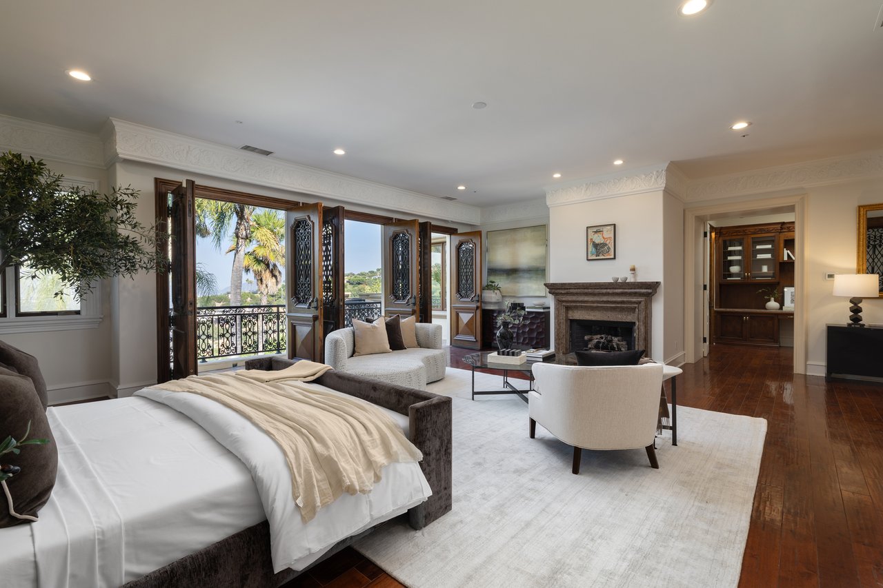 3364 Clerendon Rd, Beverly Hills