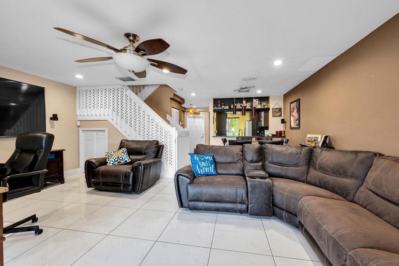 Lakefront Townhouse in Pembroke Pines