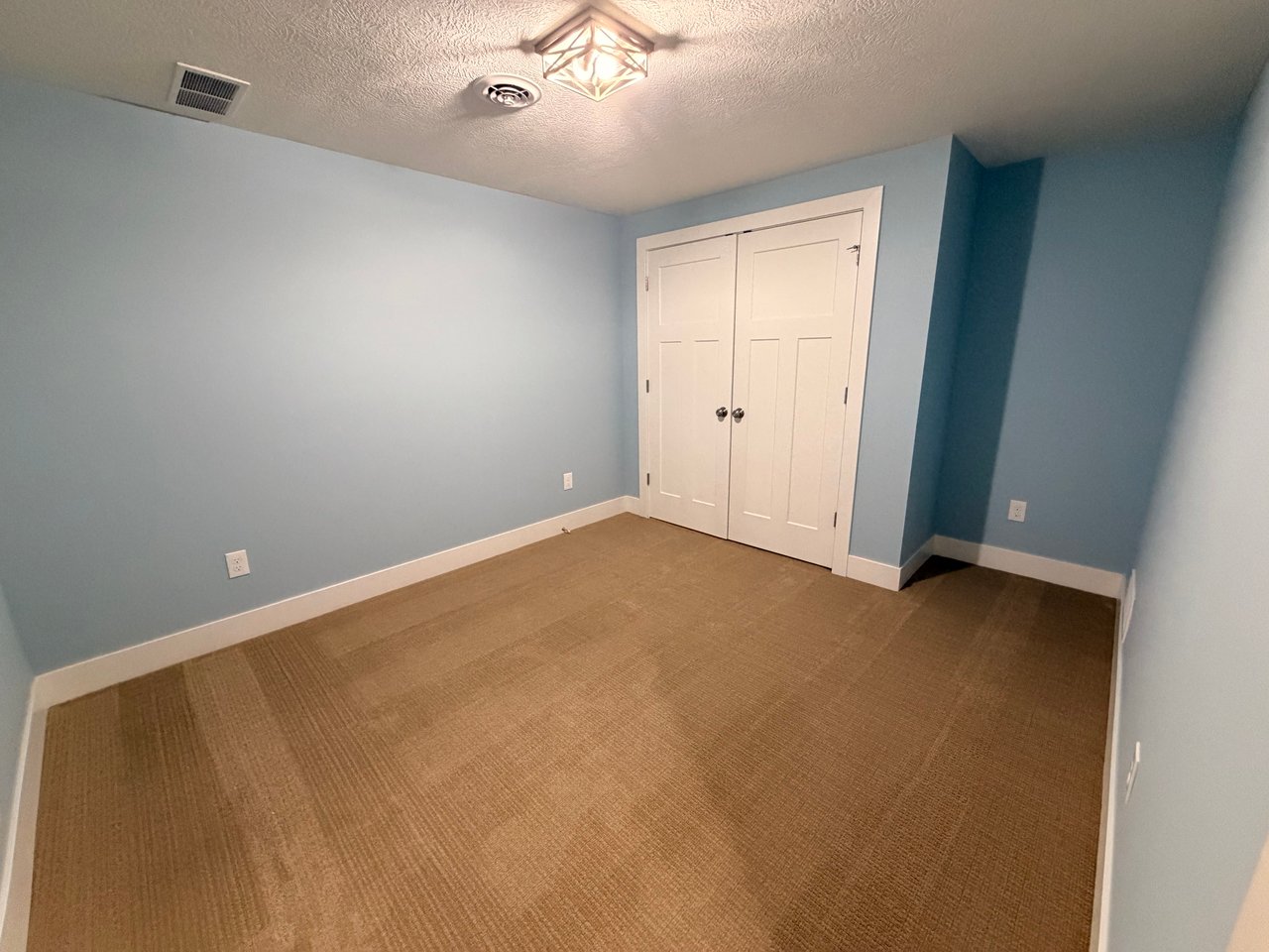 961 Windjammer Ct