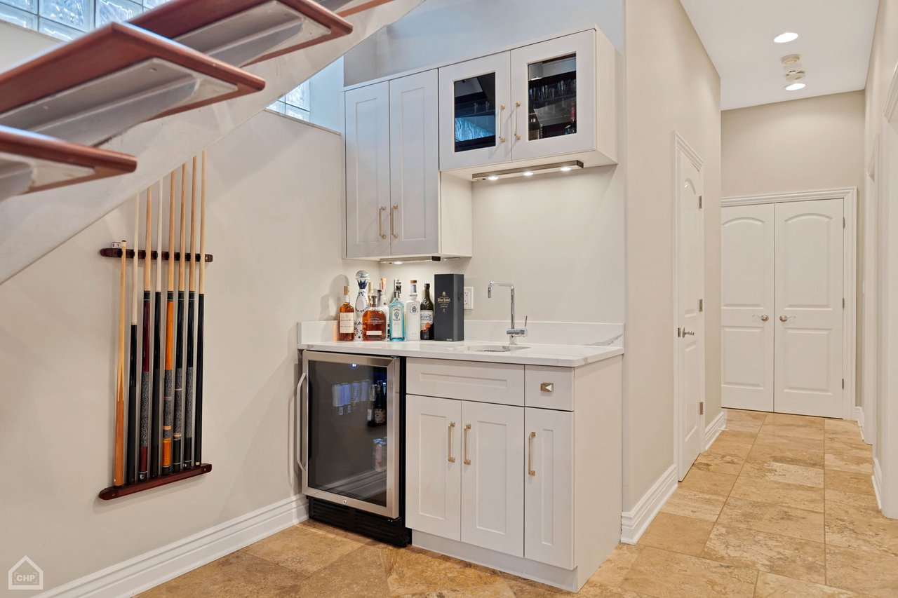 2115 W Superior Street 