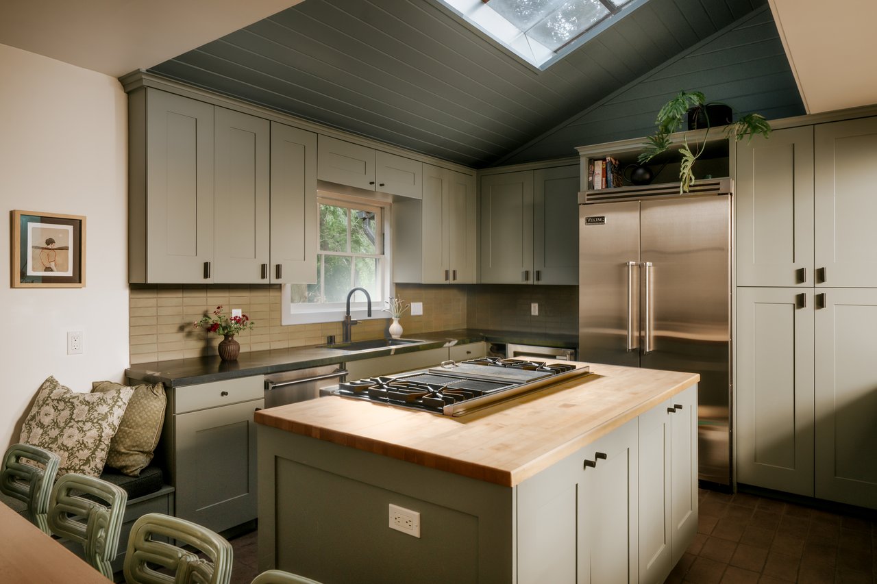 2015 Nichols Canyon Rd
