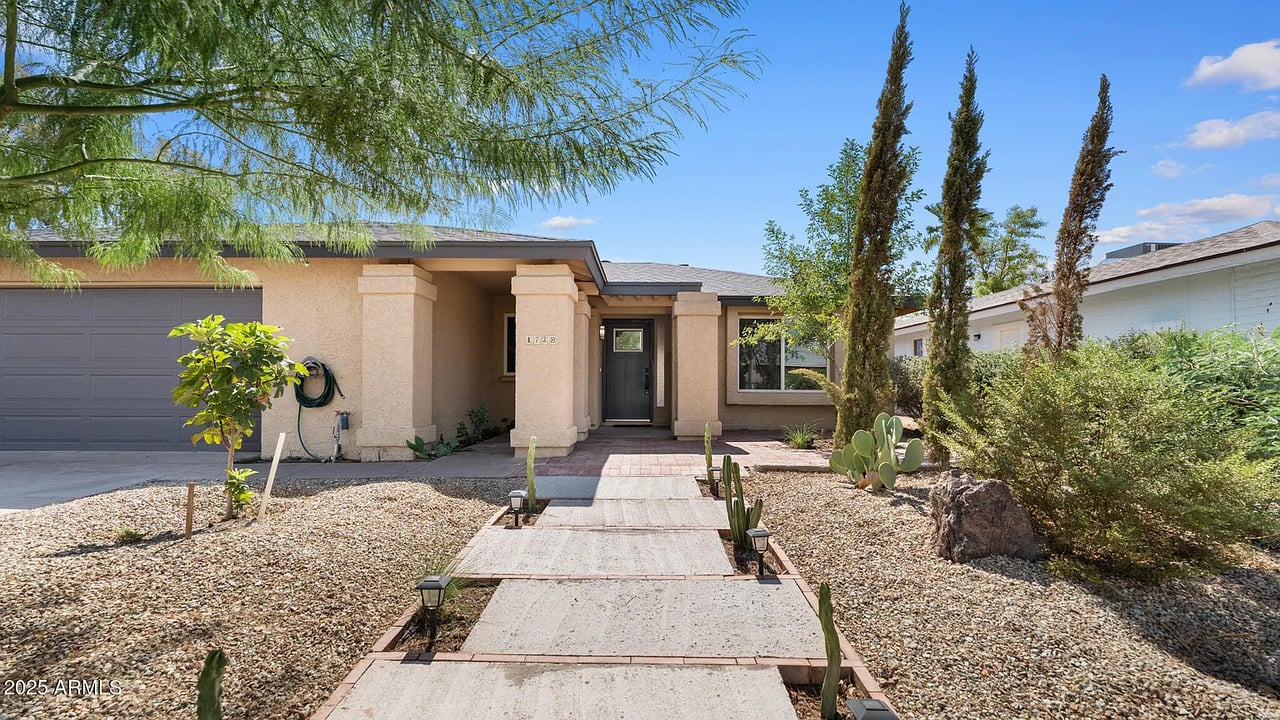 1728 S ROGERS Circle