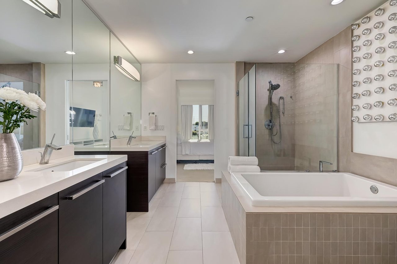 855 N Croft Ave #306, West Hollywood