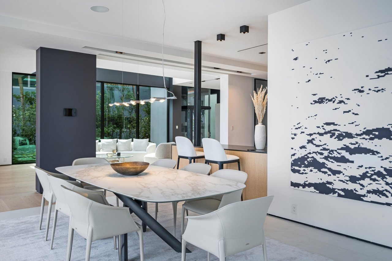February 2025 | Sabal Development, led by Pascal Nicolai, Finalizes $20.6 Million Sale of Exquisite Venetian Island Estate