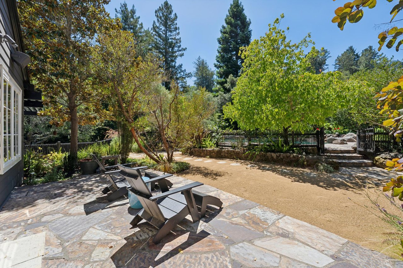 28 Black Log Rd