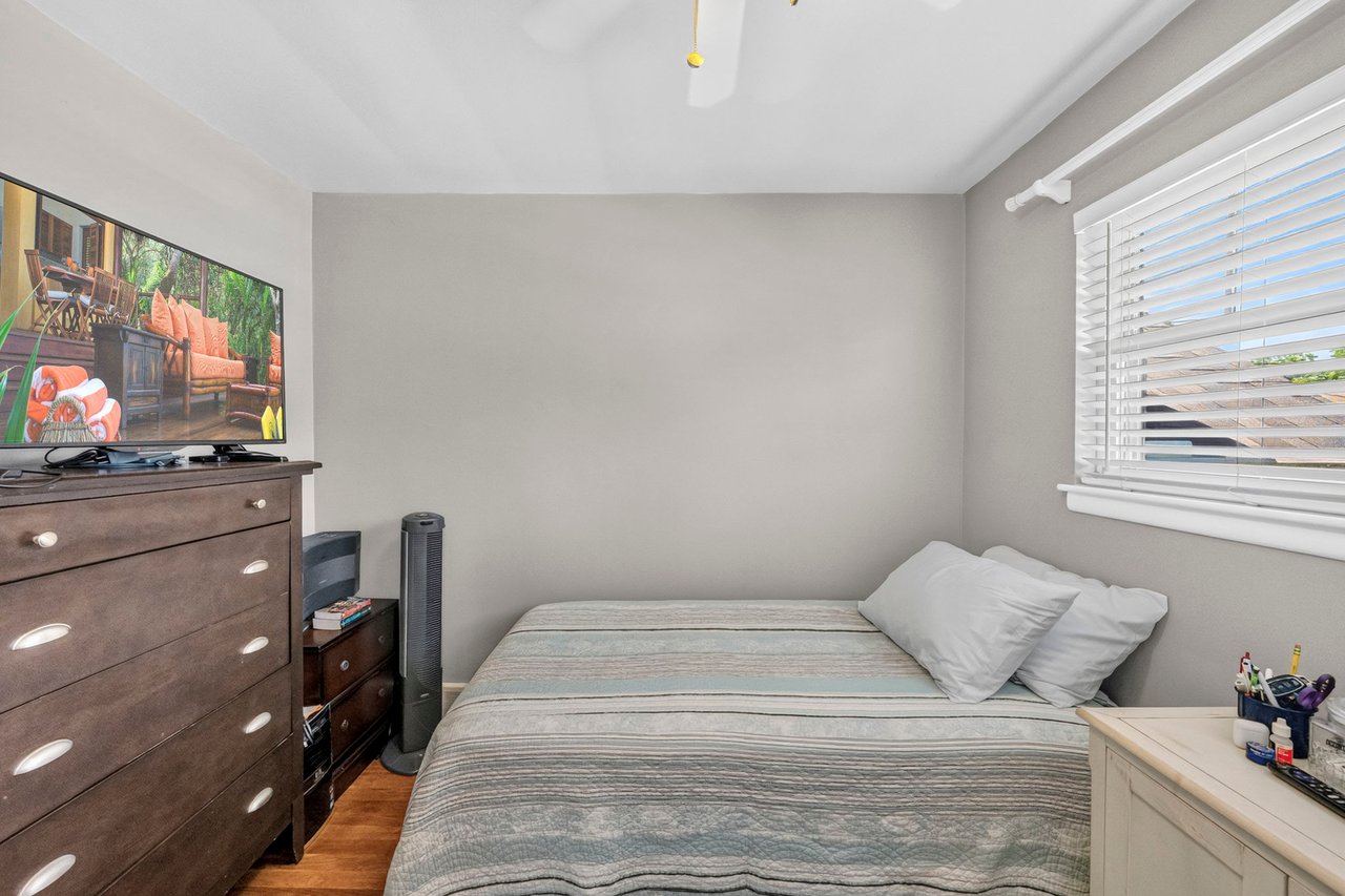 24 Beacon St