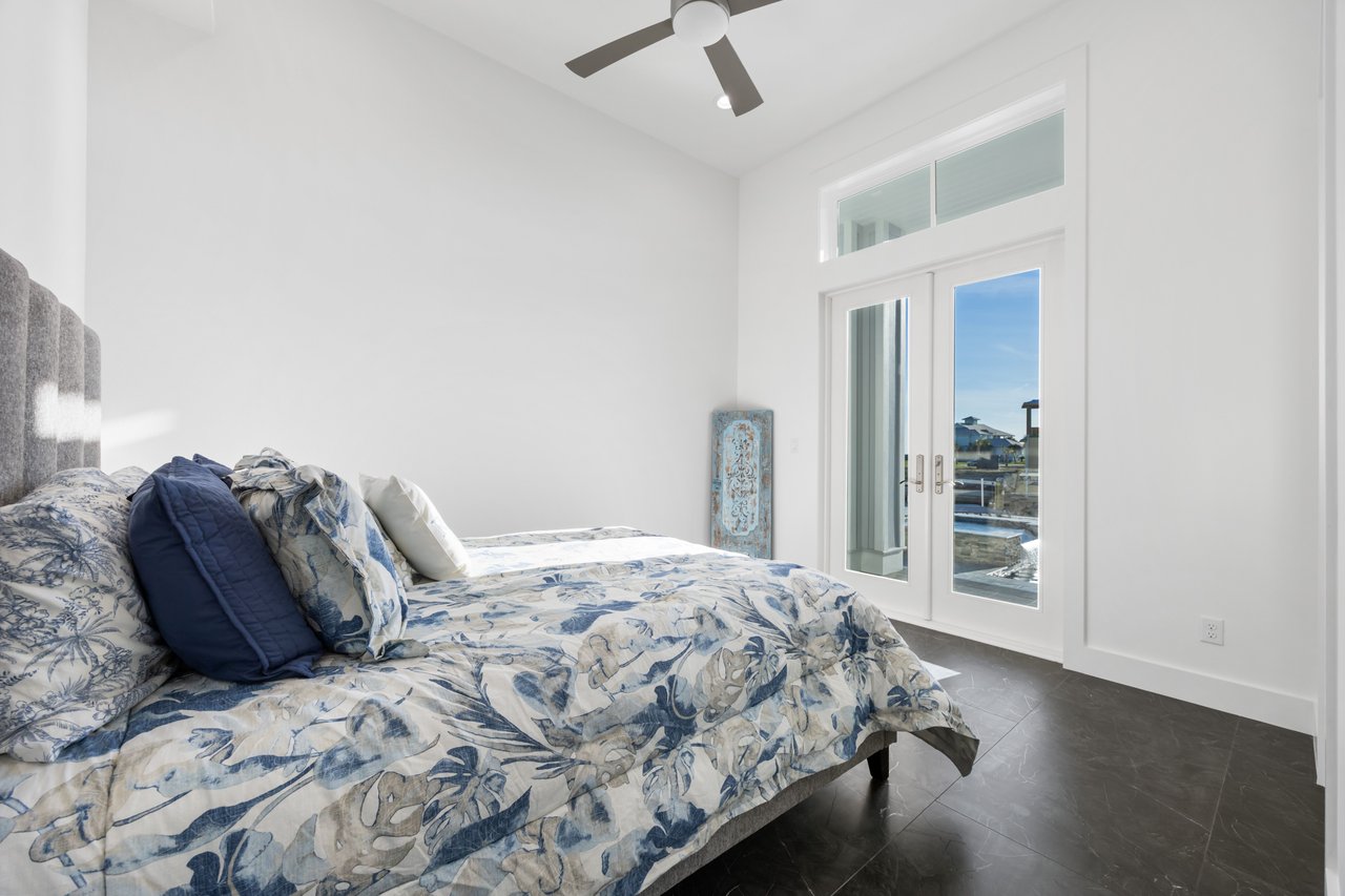 White Label - 305 Estes Drive