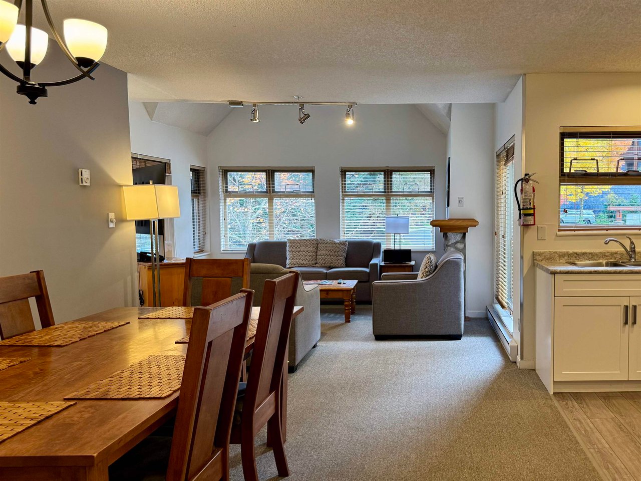 231 W7-2050 Lake Placid Rd
