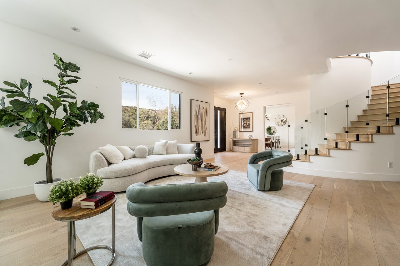 350 Mount Carmel Dr, Glendale 