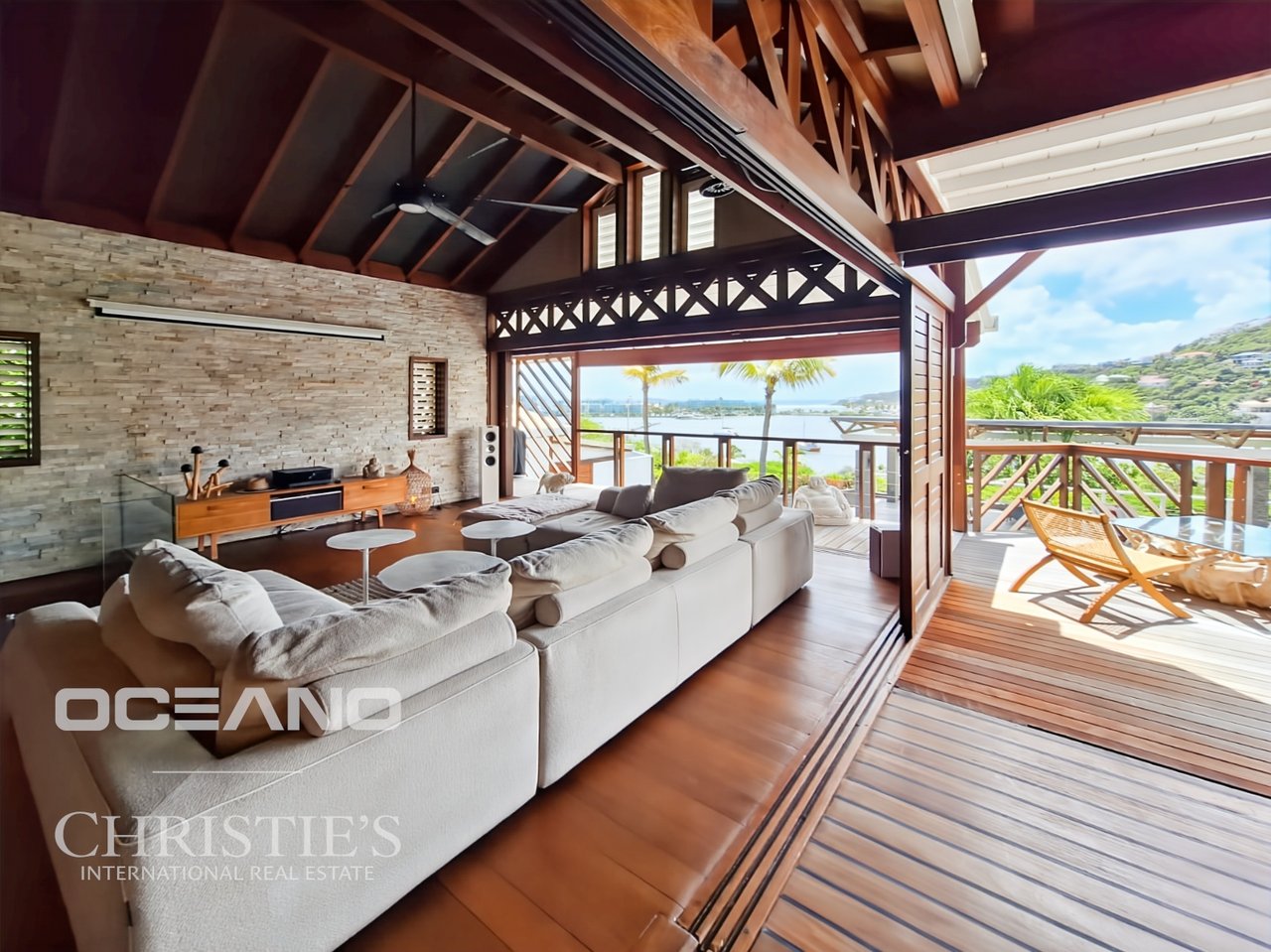 Magnificent sea-view villa + 3 bungalows