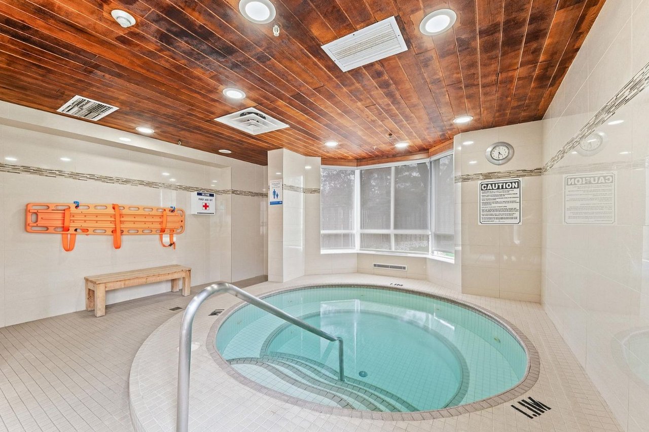 221 - 1001 Cedarglen Gate