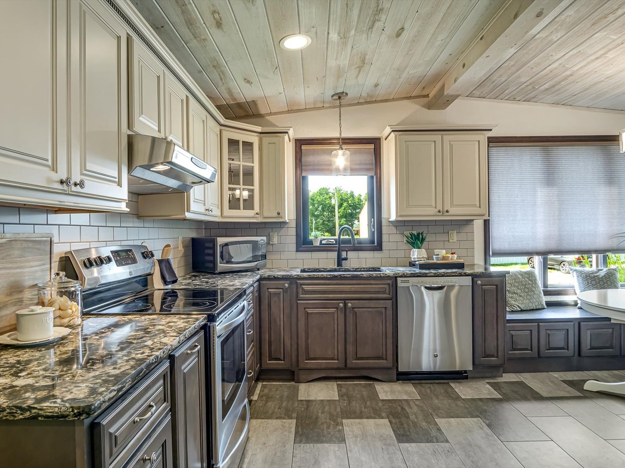 Spacious Country Home on Nearly 10 Acres – 2622 Kaiser Road 