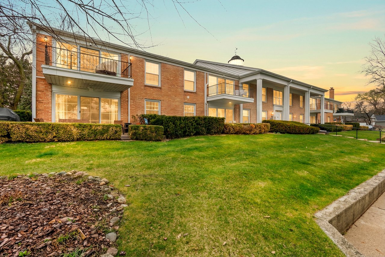 1305 W. Main St. Unit 202 Lake Geneva, WI 53147