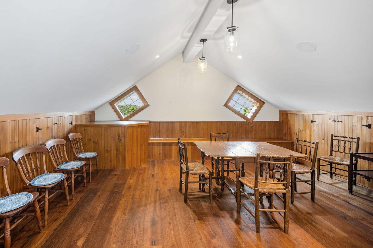 2226 Lake Shore Road