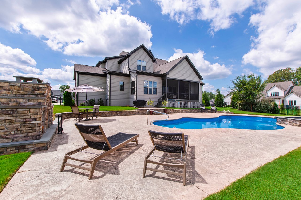 8012 Woodcross Way