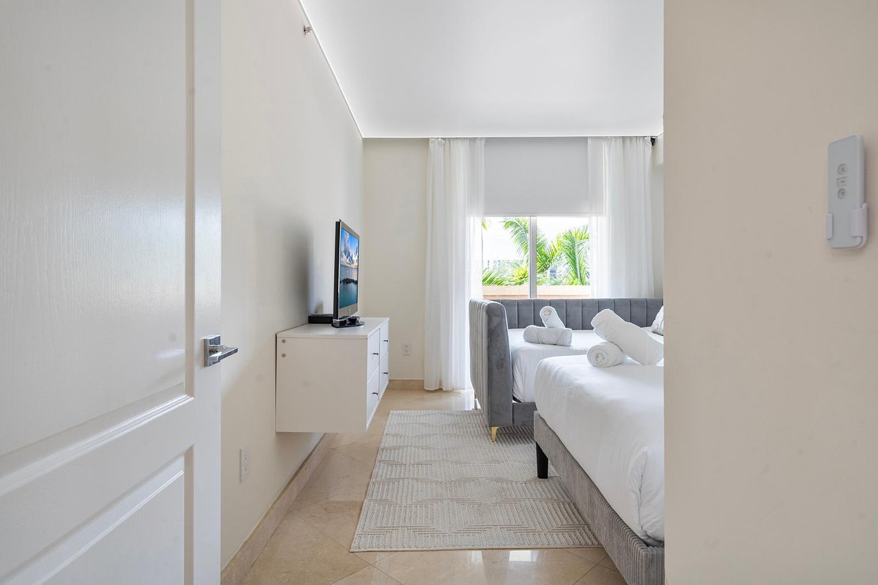 King David Short-Term Rental | Prime Location