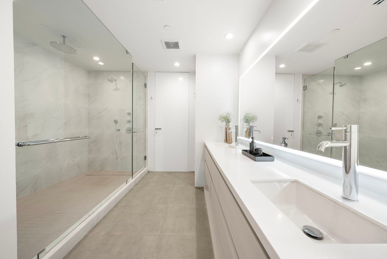 100 S Pointe Drive, Residence 1906/07