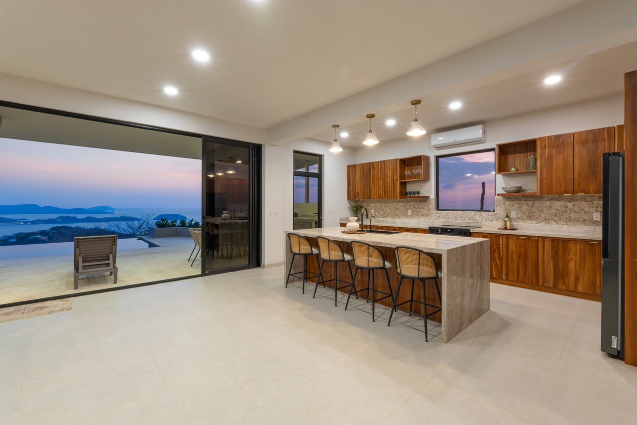 Casa Vista Escondida | 5 Bedroom Ocean View Estate with Seller Financing & Additional Lot in Playa Potrero Costa Rica