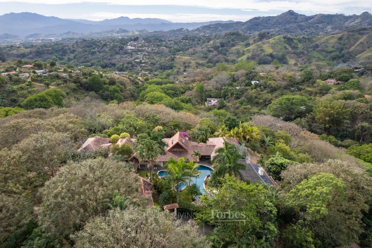 20875 - Villa Plumeria: Atenas, 3.8 Ha with Pool, Coffee Plantation & Views