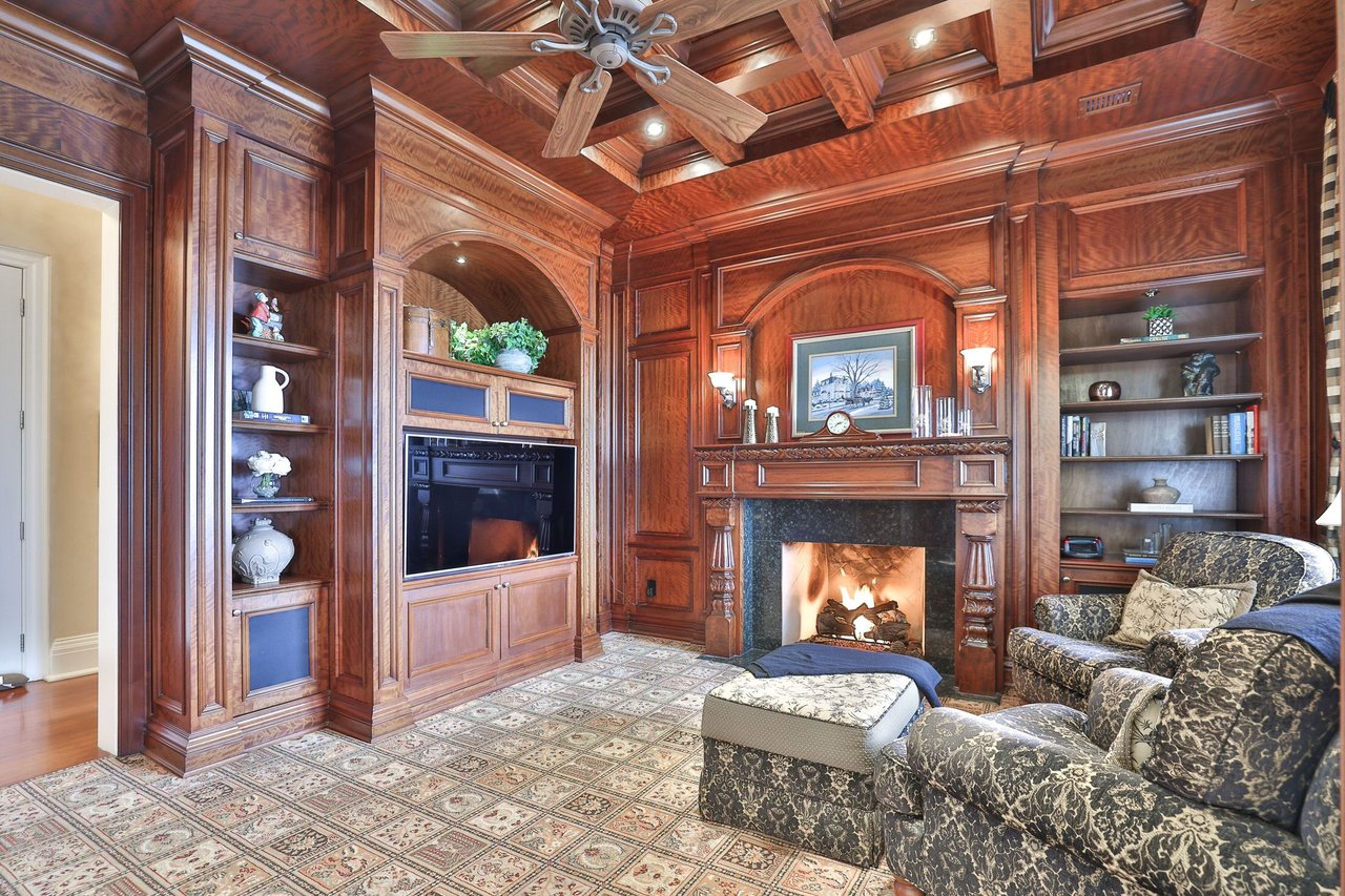872 Whittier Cres