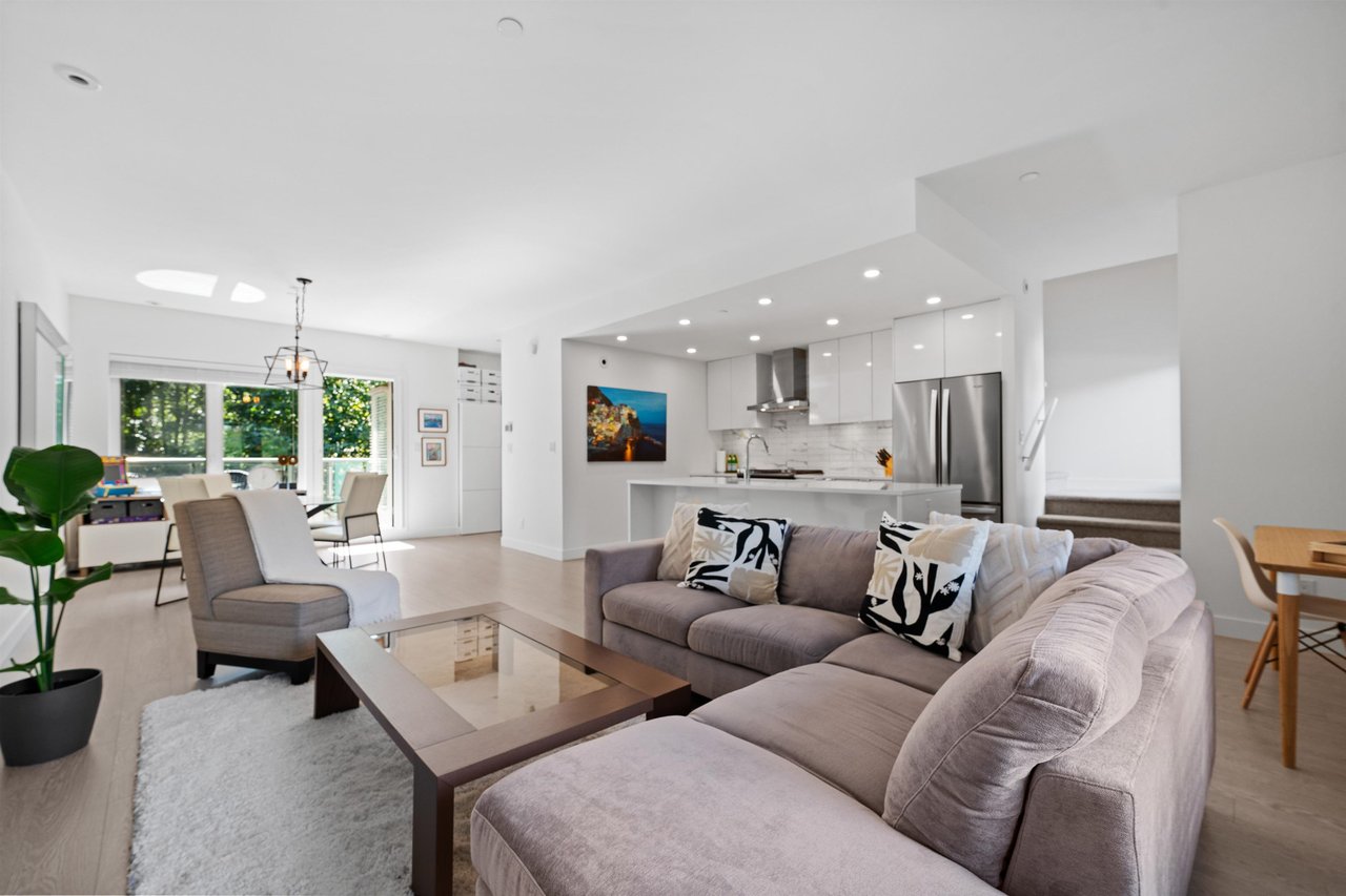 16-3595 Salal Drive, North Vancouver