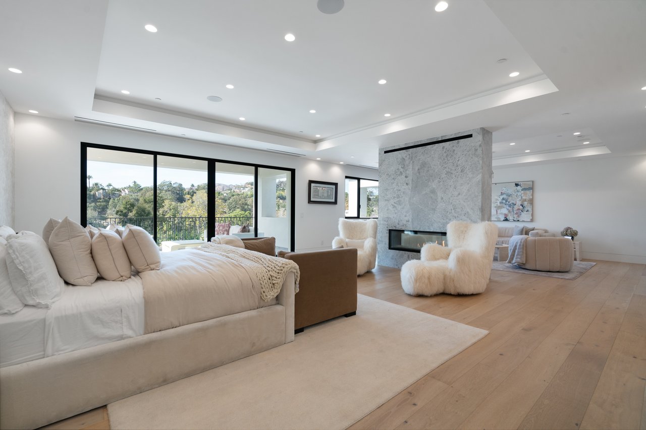 Sprawling Diamond