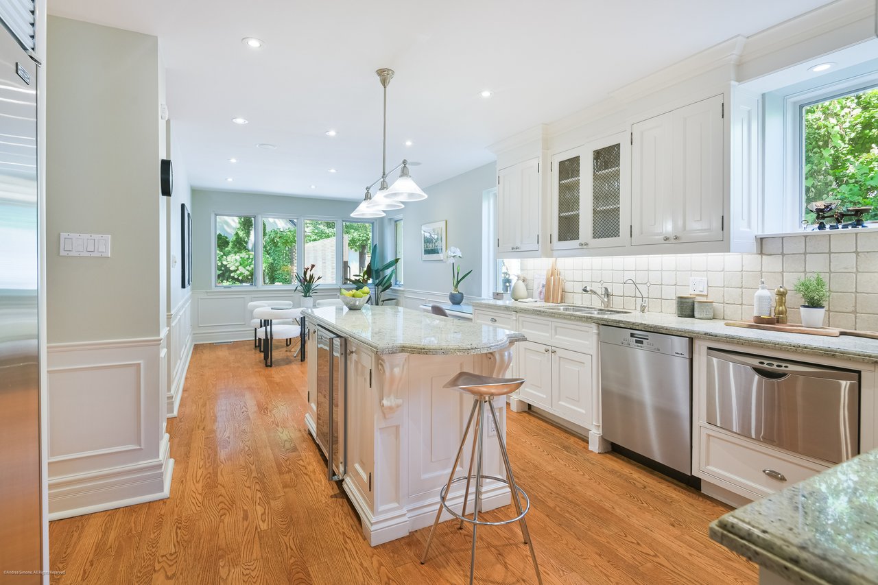 Moore Park 5 Bedroom on Lush Lot