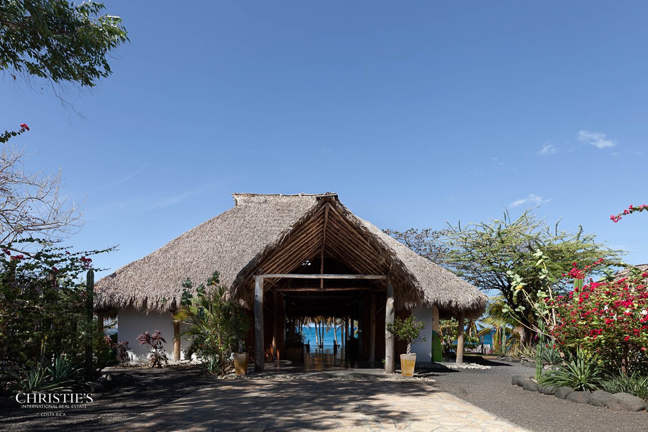 Mandla Boutique Coastal Retreat with World-Class Surf