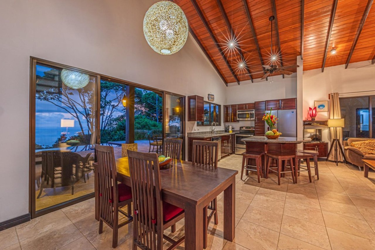 Whale Tail View Home, Dominical, Puntarenas