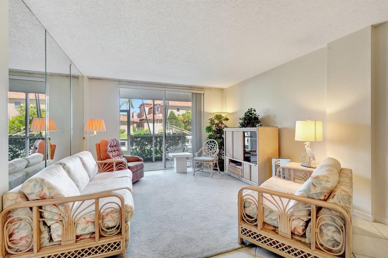 105 Paradise Harbour Boulevard #109