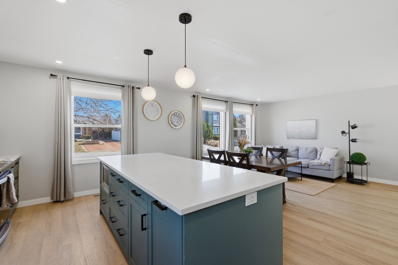 559 Deerpath Court SE