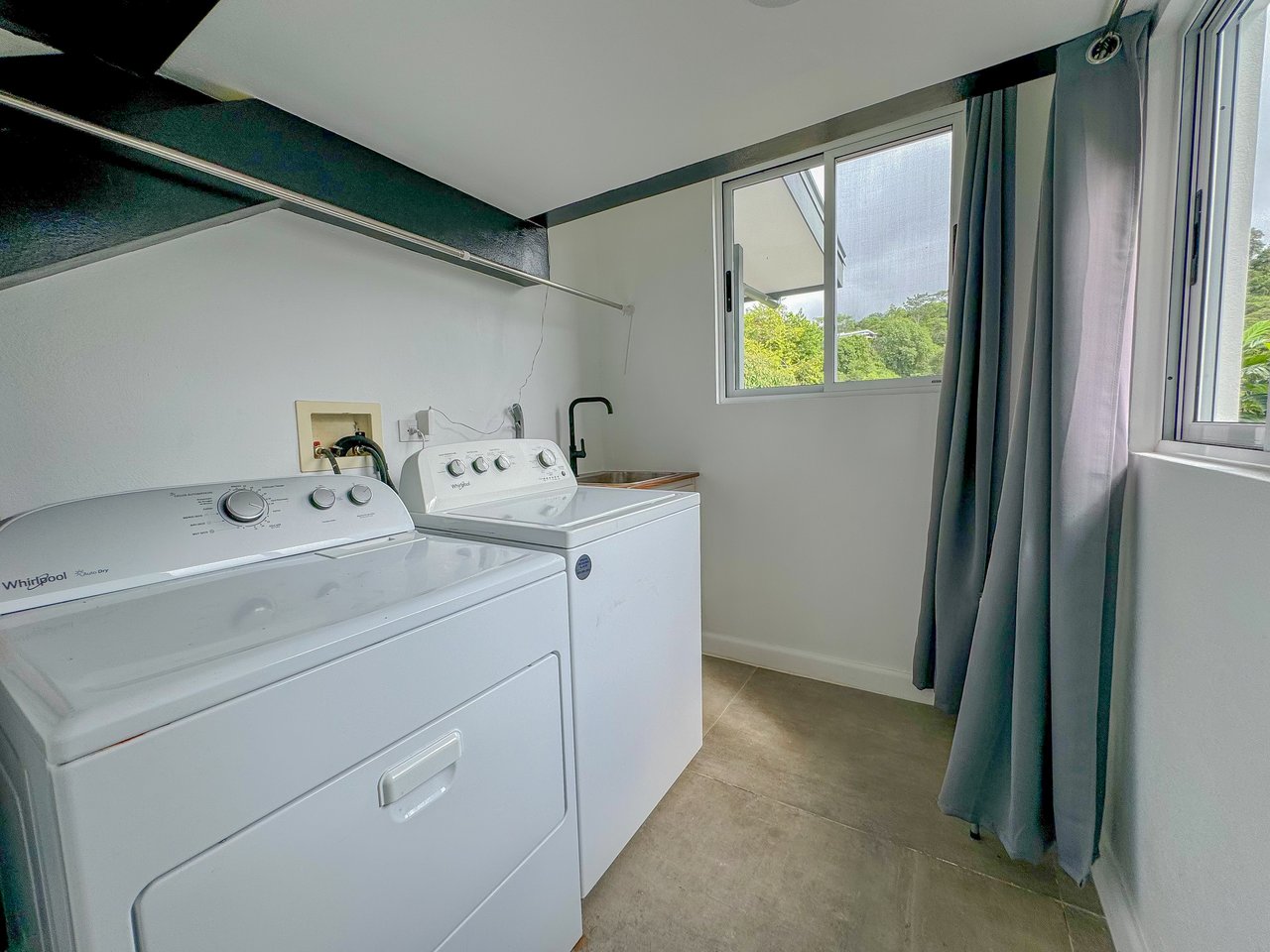 Brand New Oceanview Luxury Home- 'The Look of the Jaguar'