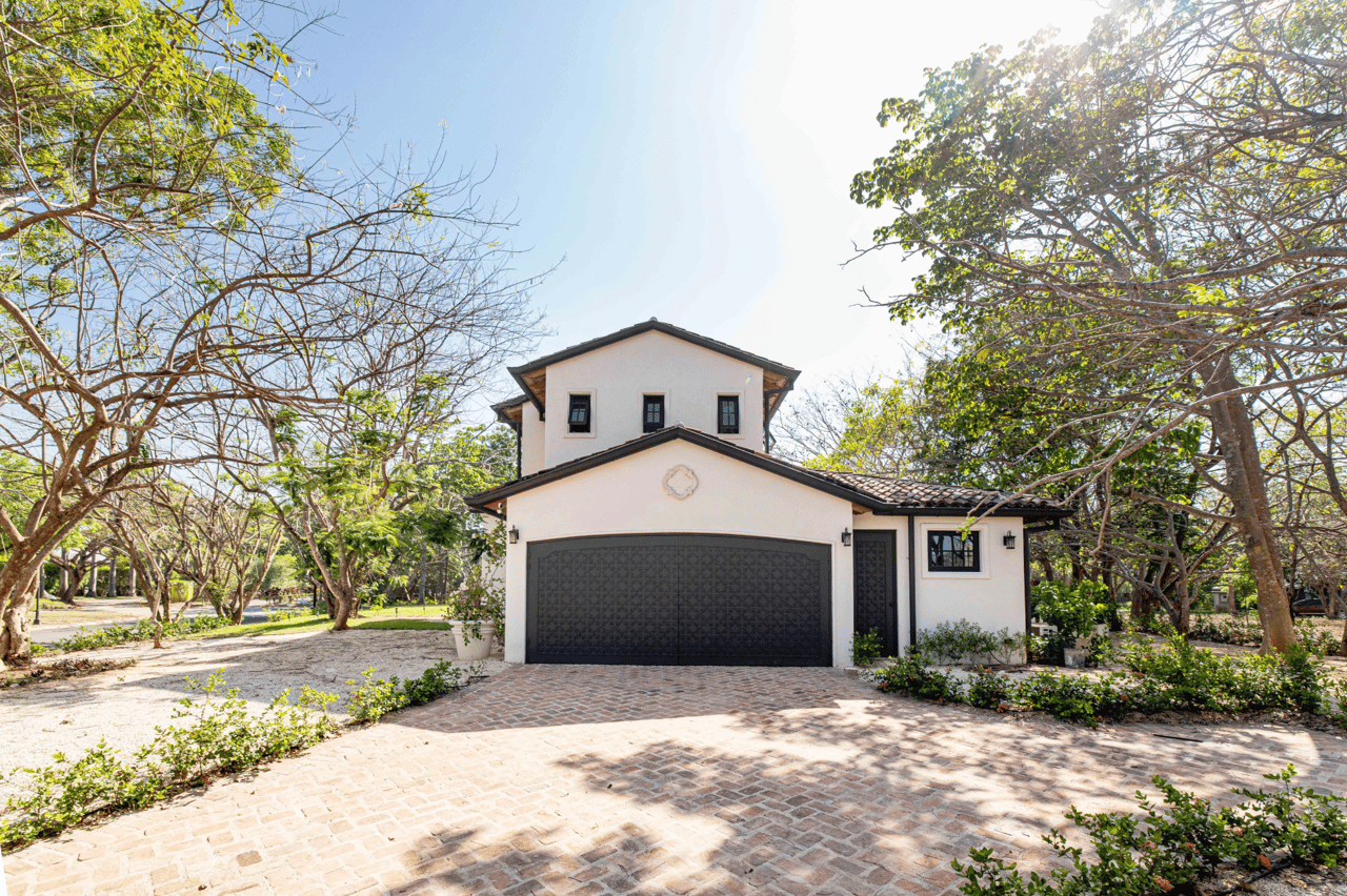 Casa Las Mareas | Beachfront Spanish Colonial Villa with Private Pool in Hacienda Pinilla