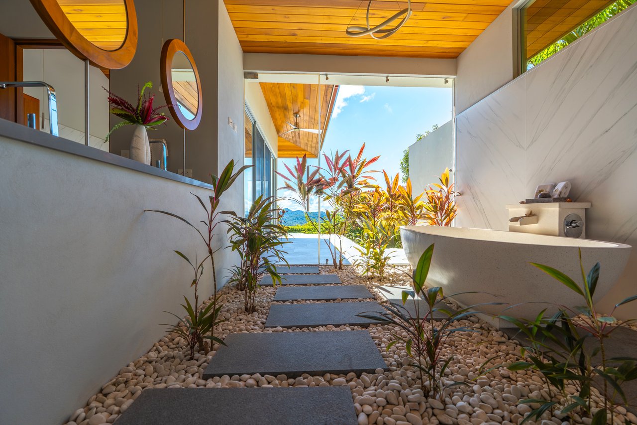 Blue Horizon – luxury ocean-view home in Ojochal, Costa Rica