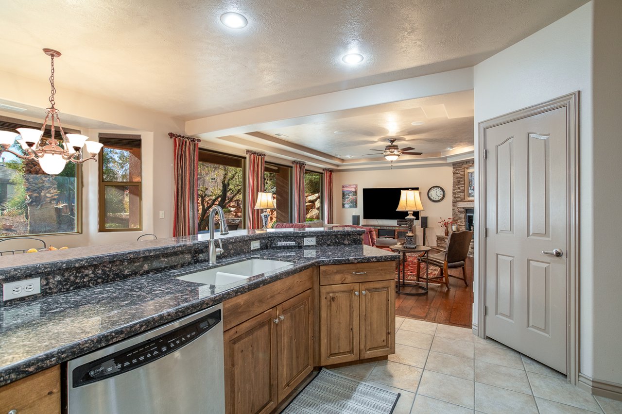 1319 W Red Butte Dr