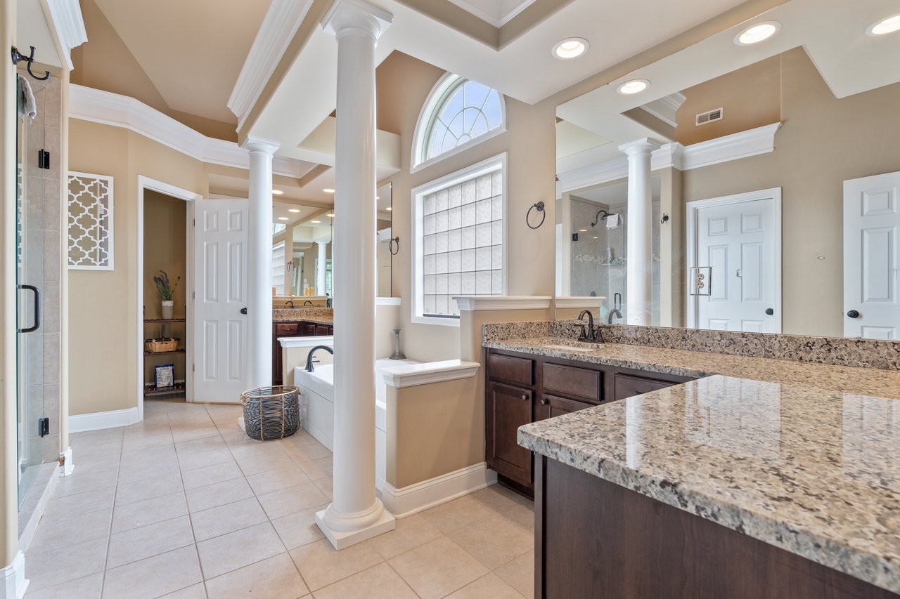 Stylish Comfort in Harvest – Spacious Gem with a Bonus Room! 