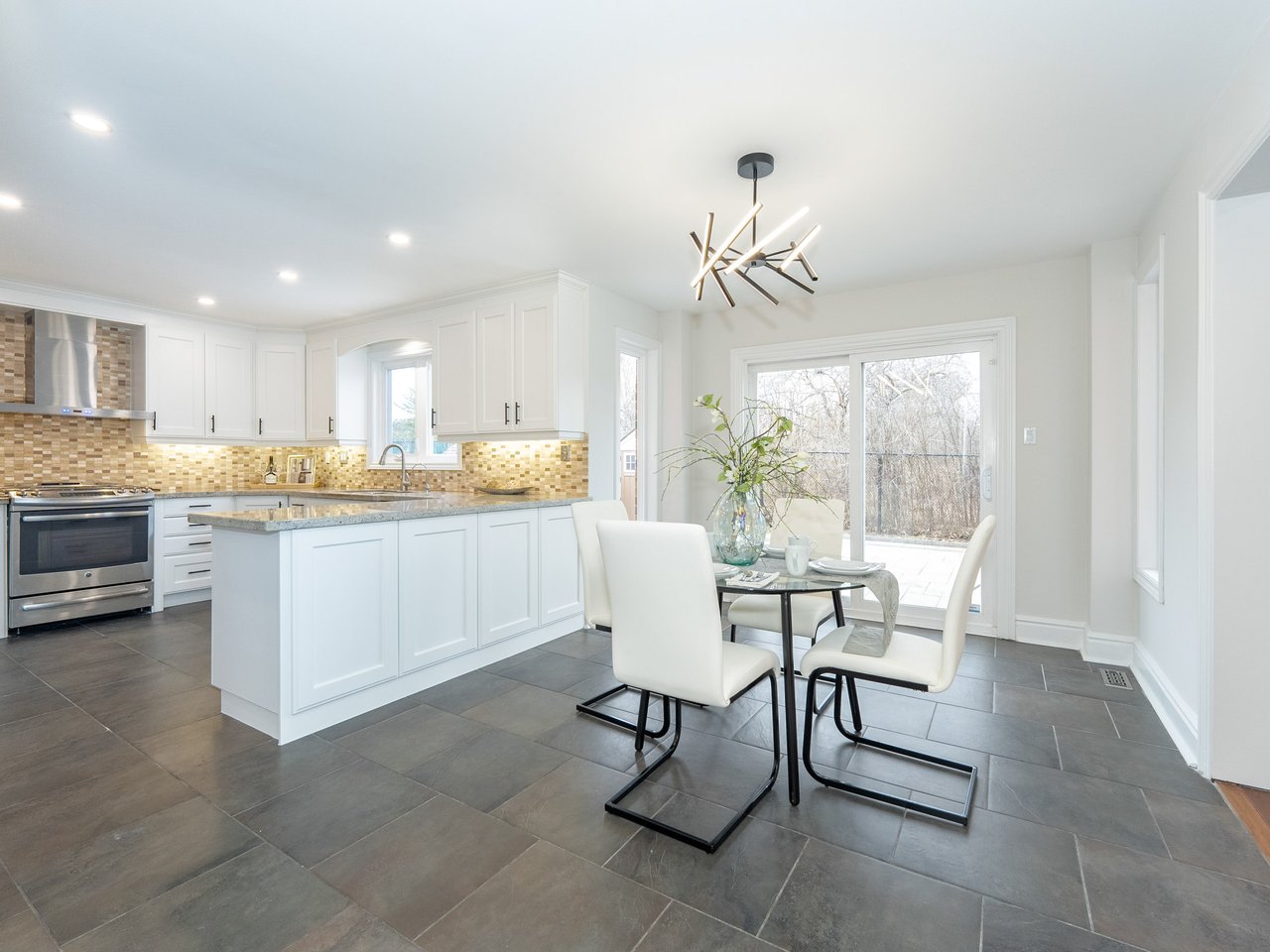 146 Valleymede Dr