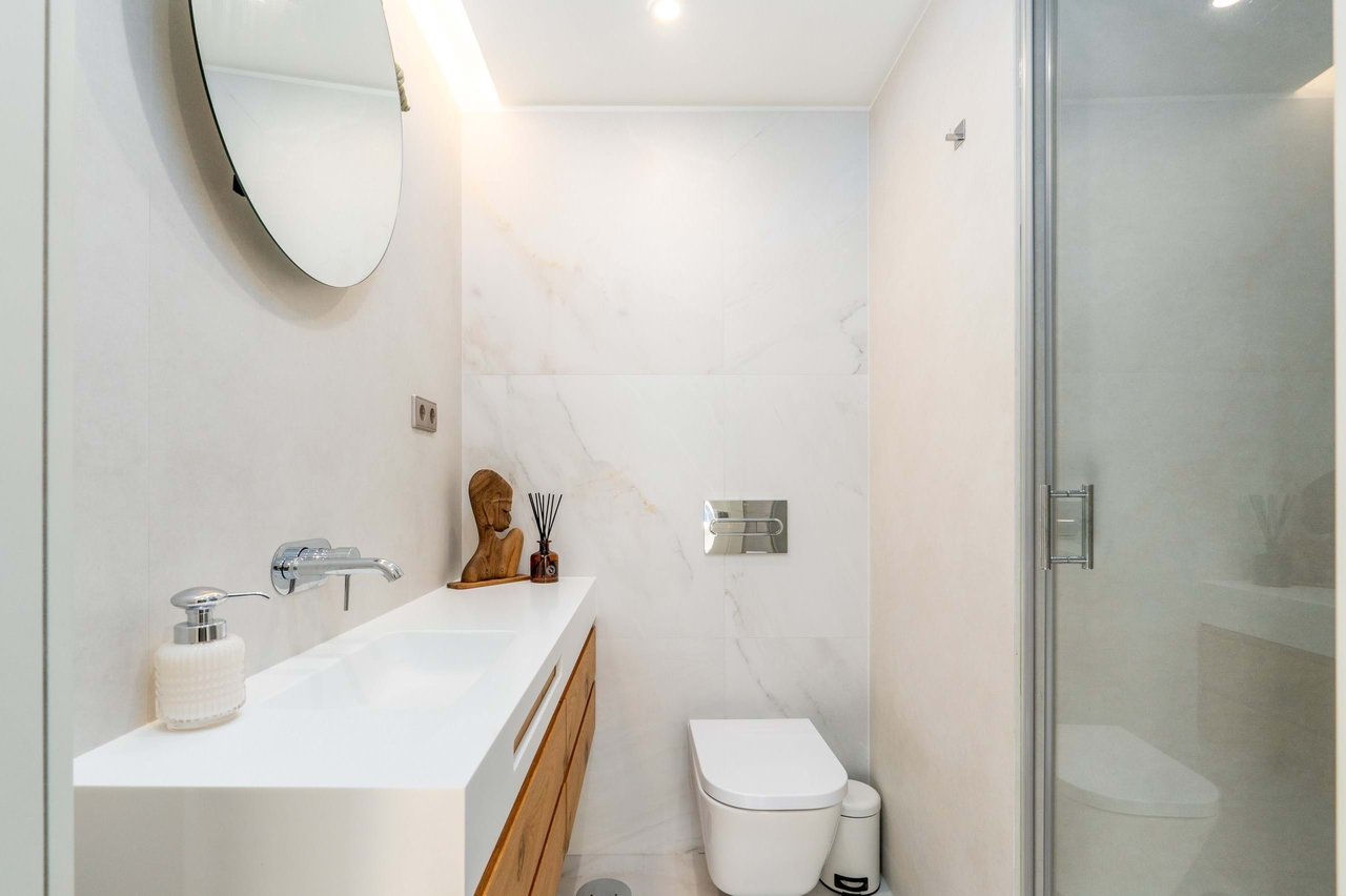 Modern Two-Bedroom Duplex Apartment in Porto