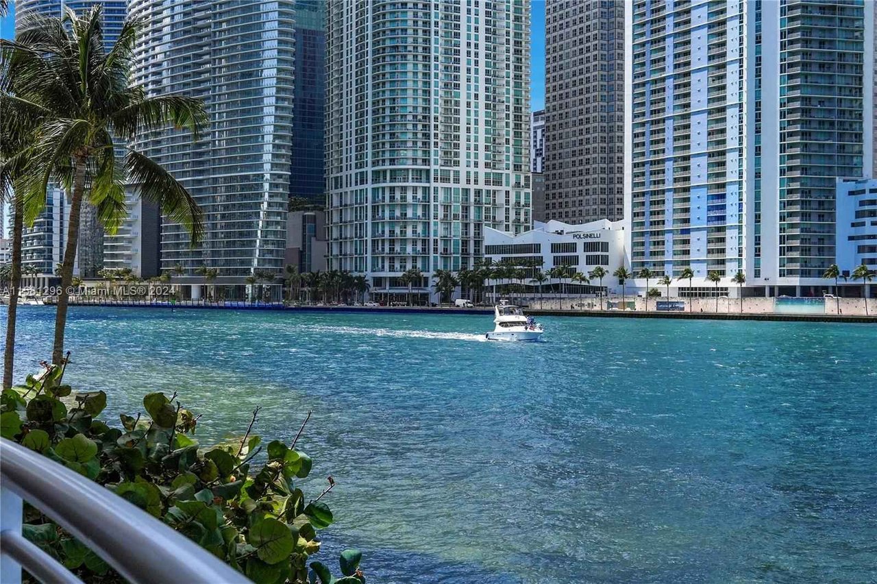 848 Brickell Key Dr Unit 204