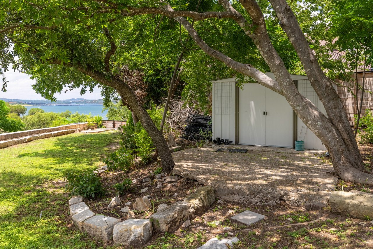 7206 Comanche Trail