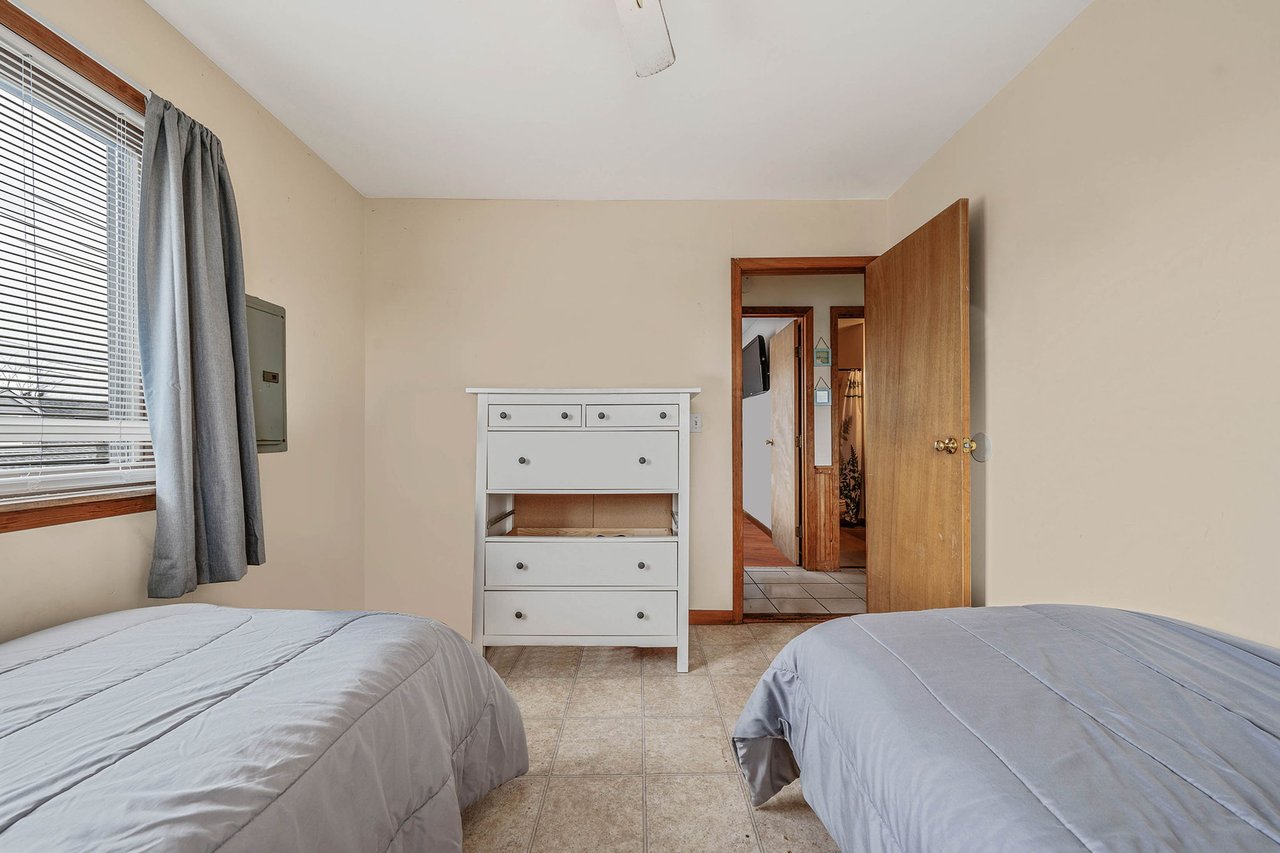 83 E Lighthouse Walk