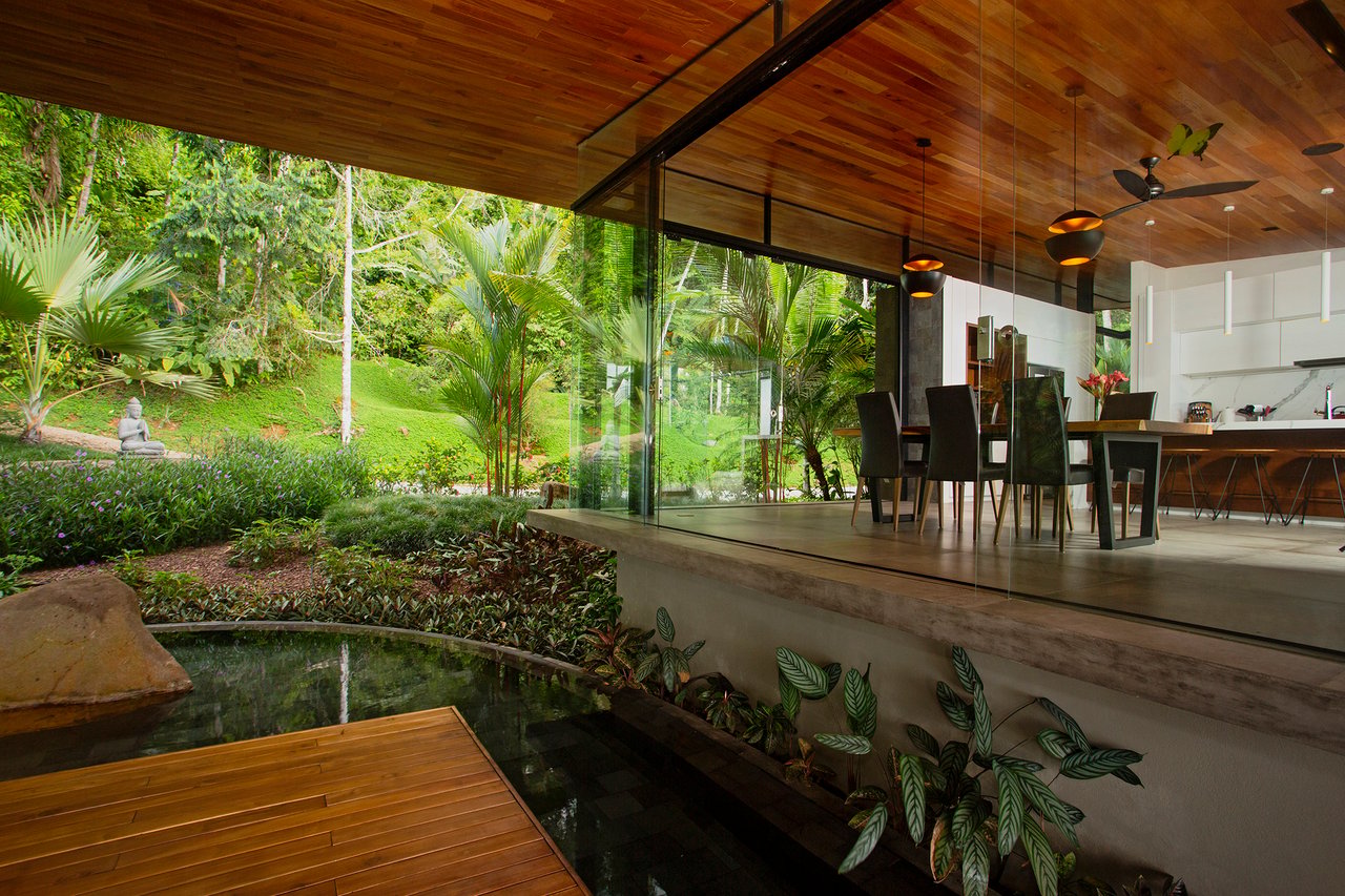 Casa Sanctuary ·  Luxury Jungle Villa · Whale Tail View