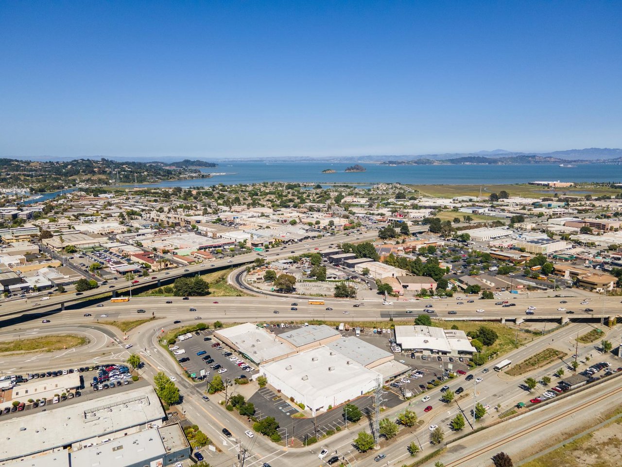 Retail Building For Lease 