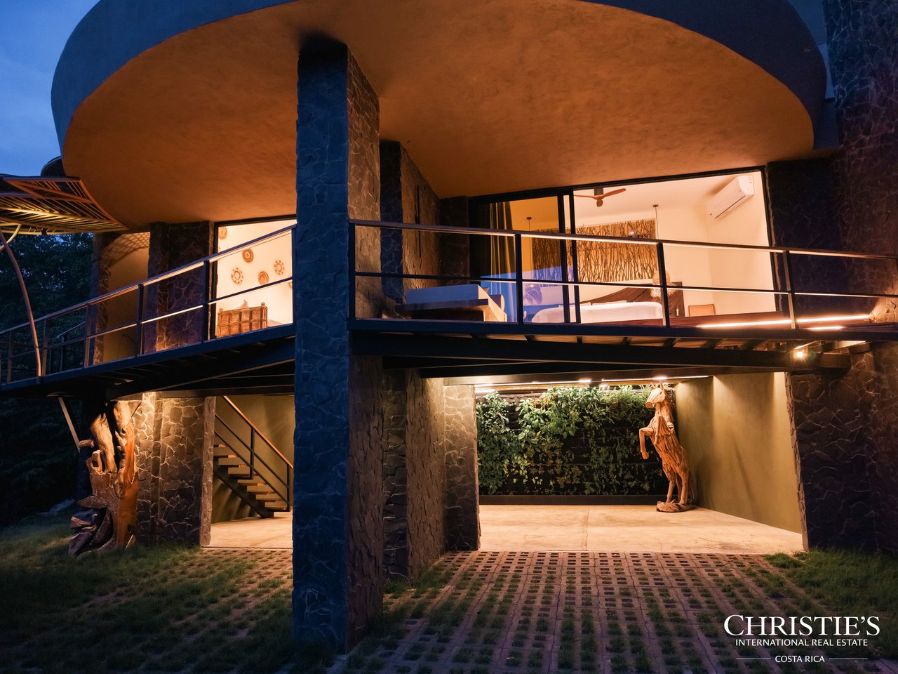 LE CLOS - An Exclusive Three-Residence Estate 