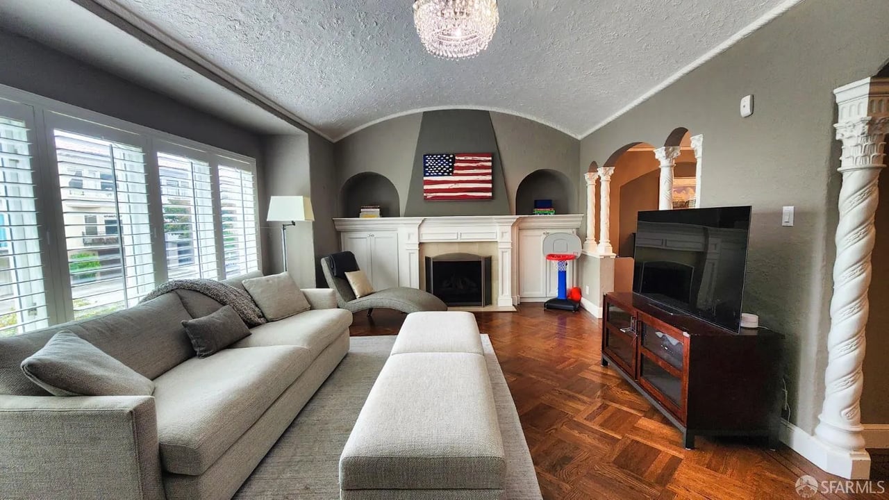 2222 Bay Street