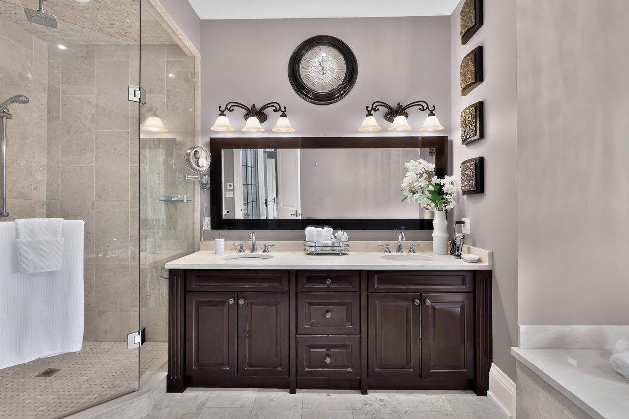 2513 Sharon Cres