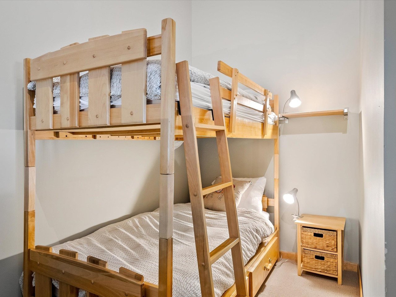 321-3309 Ptarmigan Pl