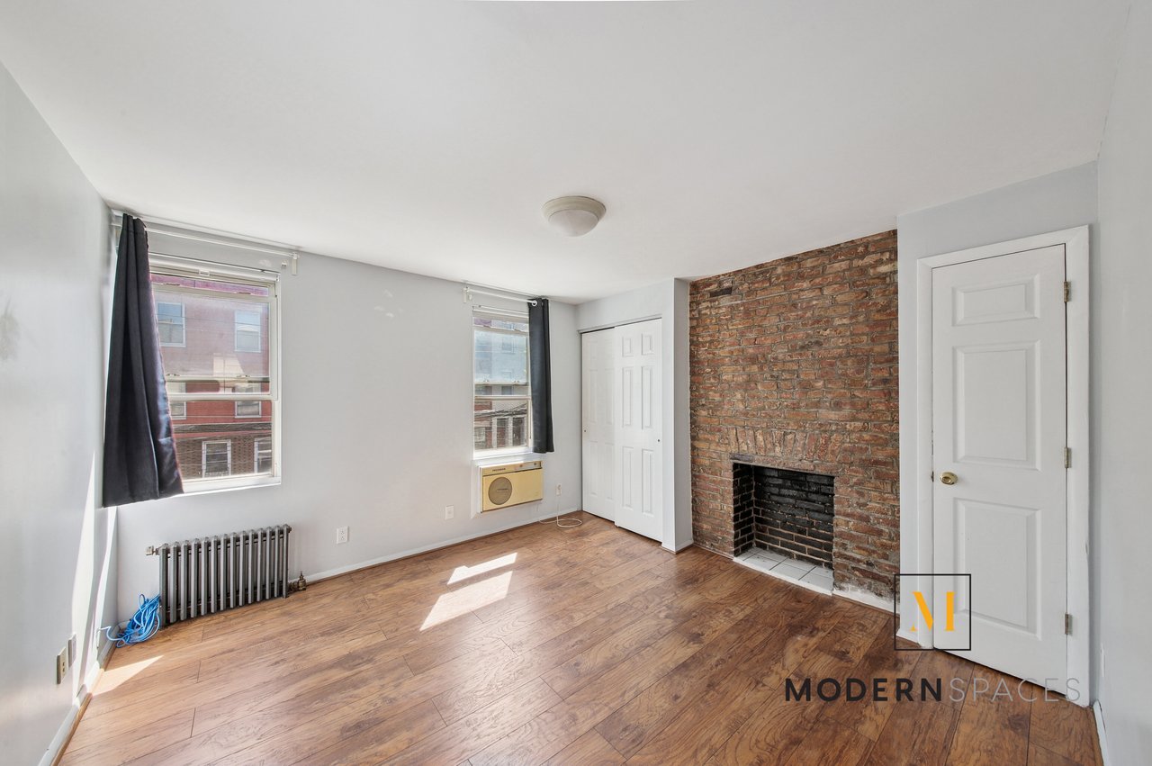 Large 2-Bed in LIC