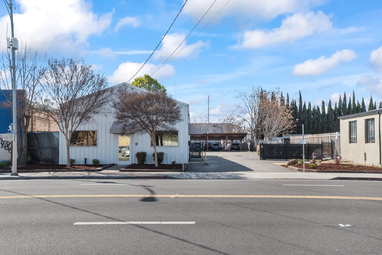 Rare 3,000 SF Industrial Building For Sale