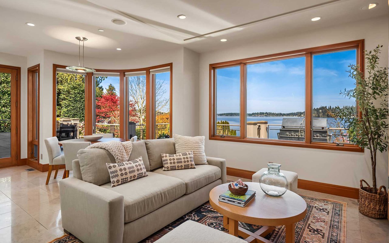 Northwest Contemporary Style on Mercer Island’s Cherished North End